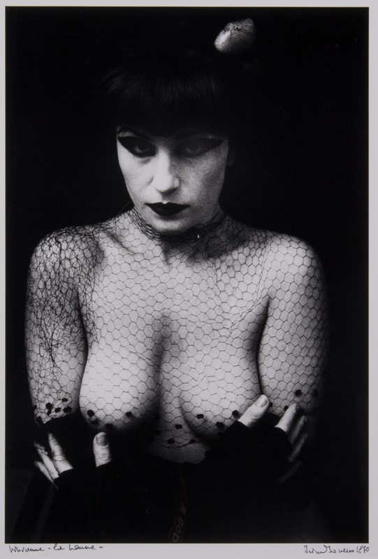 Irina Ionesco Vivianne la louve, 1970, Stampa ai sali d'argento, vintage, cm. 36x24 - immagine, cm. 52x39 - con cornice