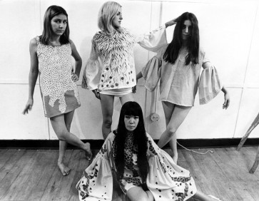 Kusama_kusama_fashion_in_ihrem_studiony_1968