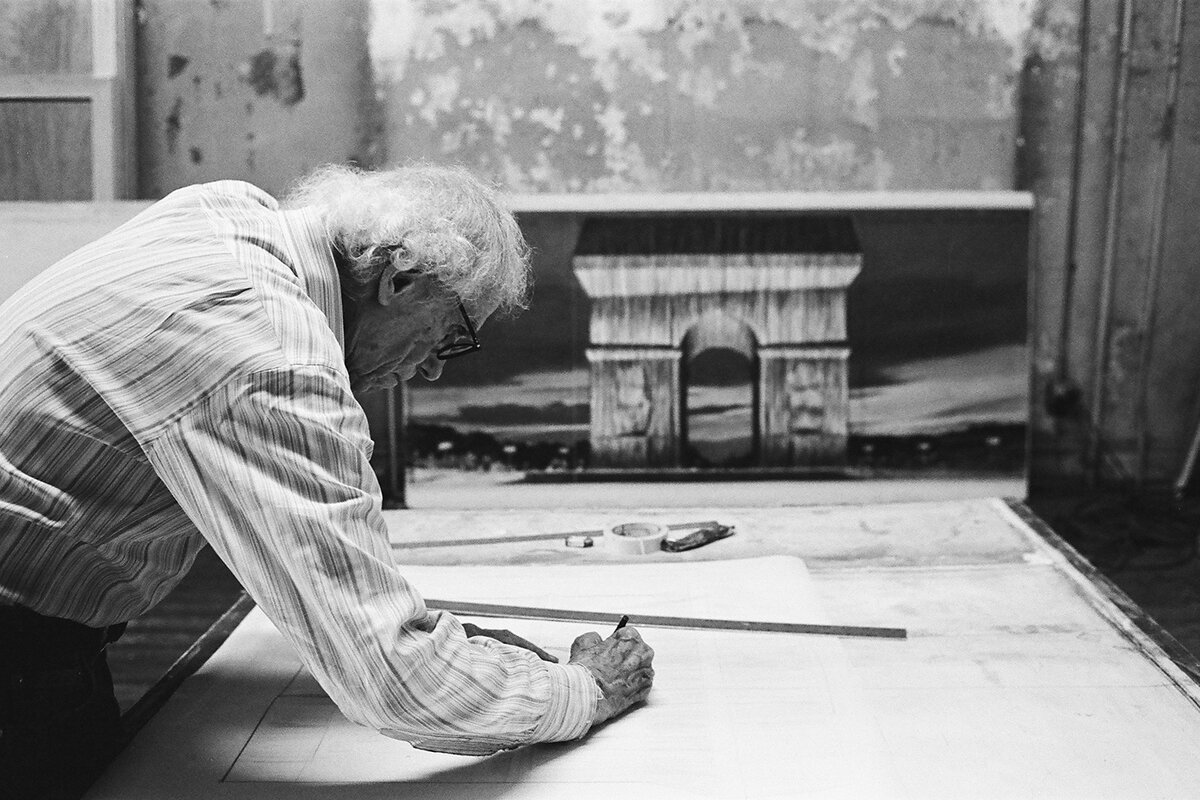 Christo in his studio working on a preparatory drawing for L'Arc de Triomphe, Wrapped. New York City, 2020. Anastas Petkov 2020 Christo and Jeanne-Claude Foundation