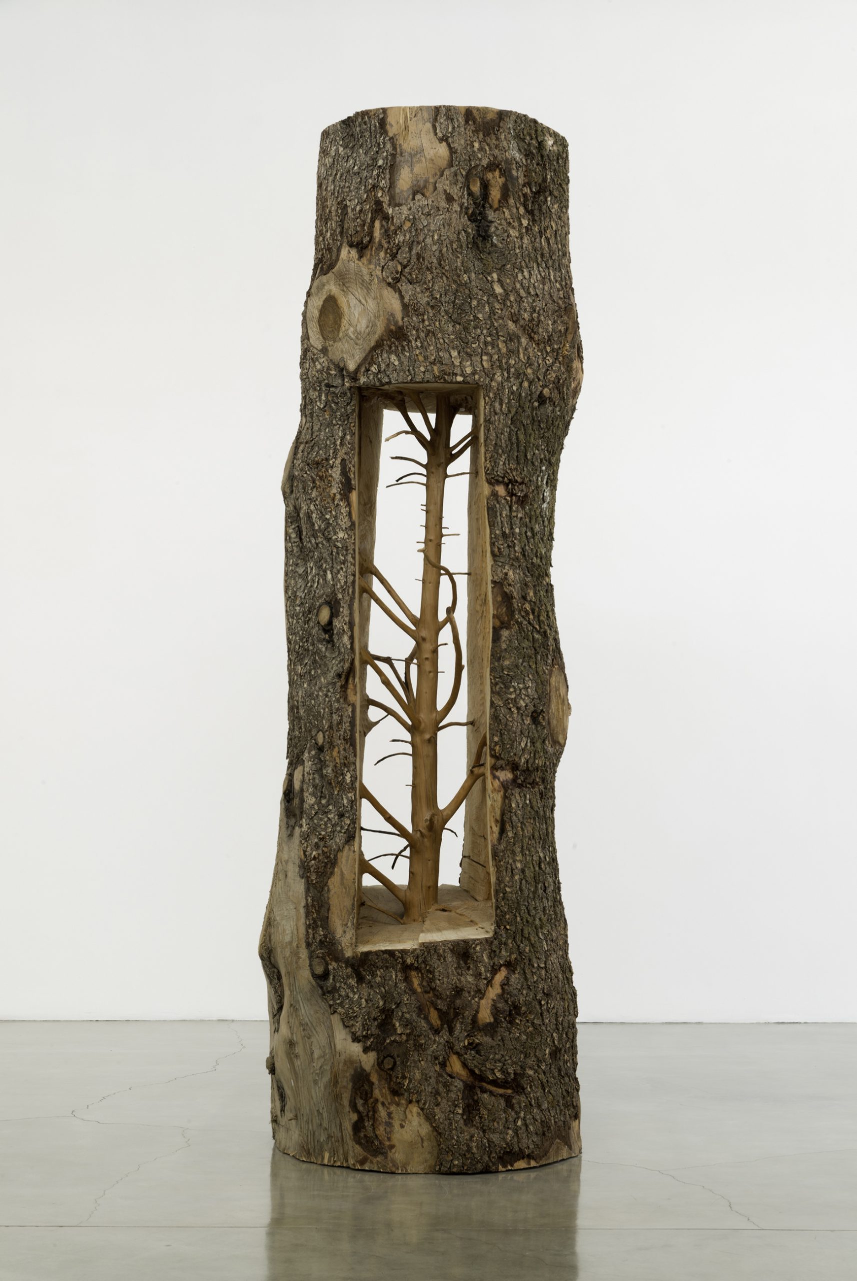 Giuseppe Penone, Albero porta - cedro, 2012, Cedar wood, 316 × 105 × 105 cm, © Giuseppe Penone; photo © Josh White/JWPictures.com; Courtesy Gagosian Gallery