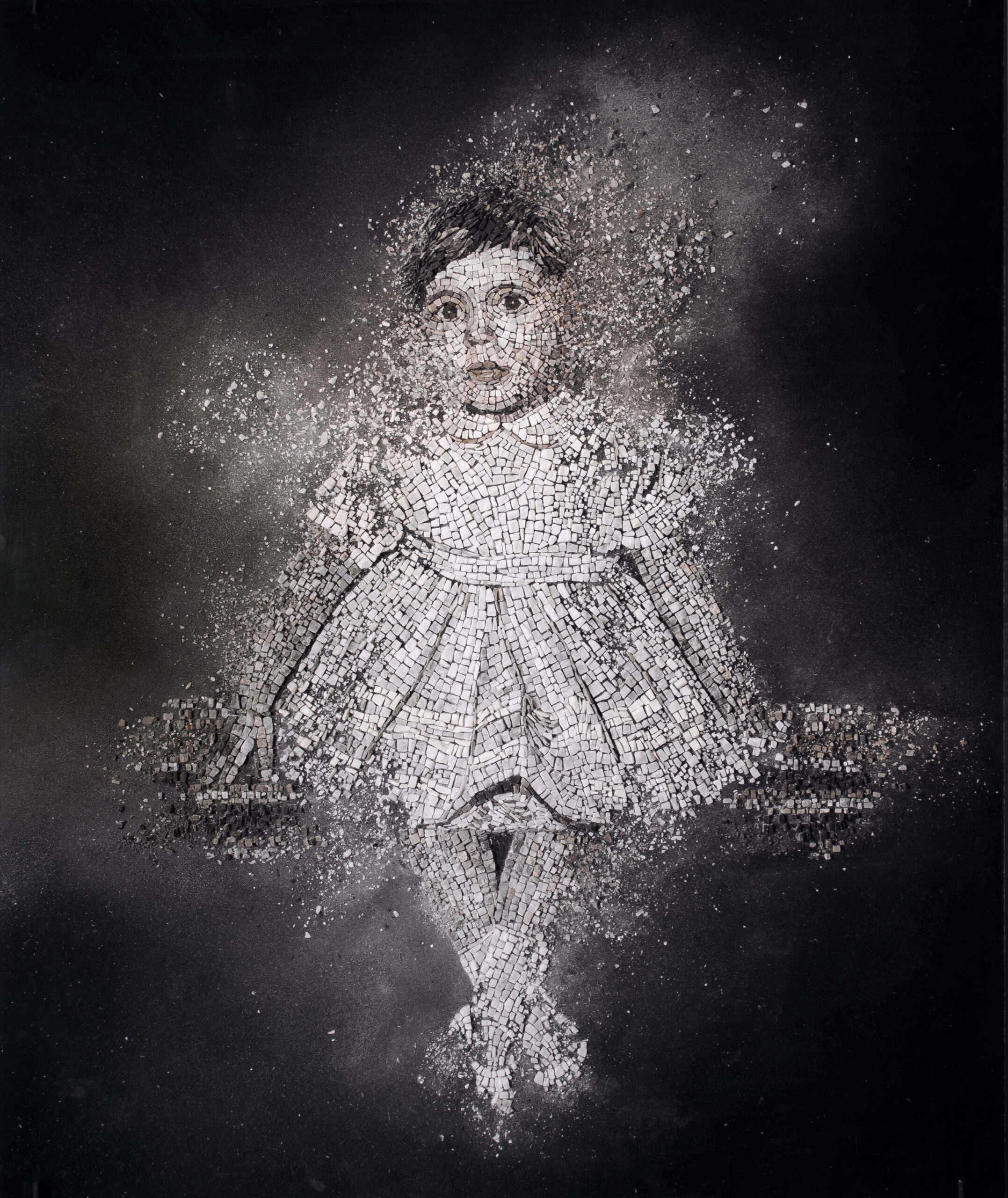 Raffaella Ceccarossi, Innocent (...ma tutto ciò che sei lentamente svanirà), 2015, opera musiva marmi, plexiglass, 130 x 100 x 6 cm, Ravenna, MAR - Museo d'Arte della Città di Ravenna