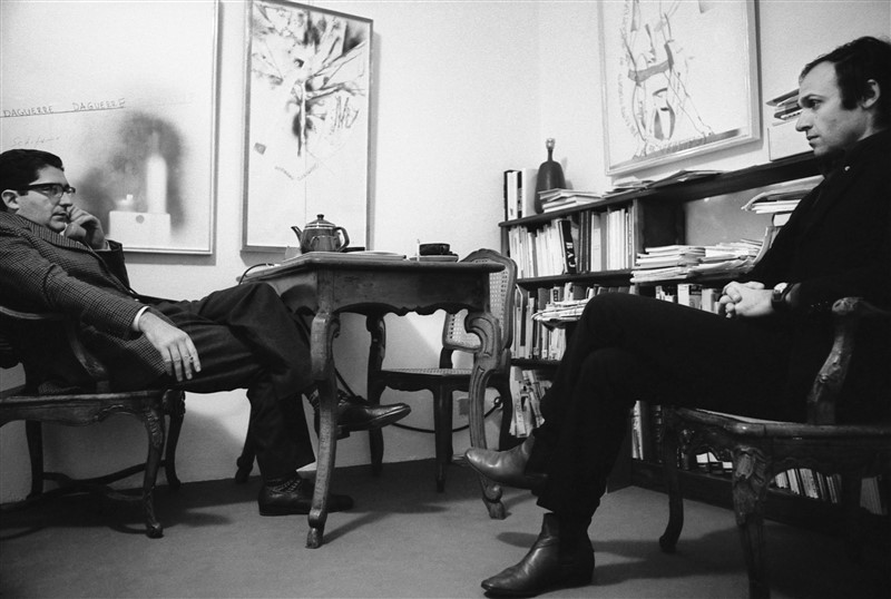 Giorgio Marconi e Mario Schifano, Studio Marconi, Milano 1966 Fotografie Ugo Mulas © Eredi Ugo Mulas. Tutti i diritti riservati